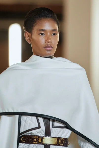 Look 34